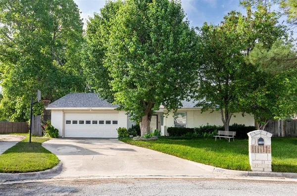 $400,000 | 1102 St Croix Court, Arlington, TX 76012