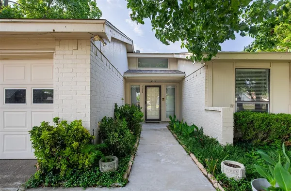 $400,000 | 1102 St Croix Court, Arlington, TX 76012