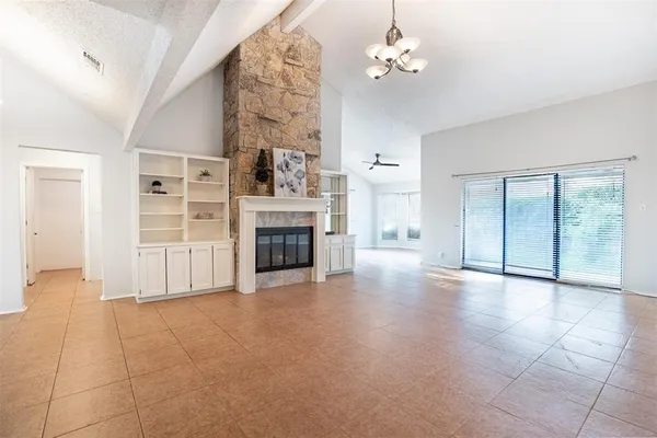 $400,000 | 1102 St Croix Court, Arlington, TX 76012