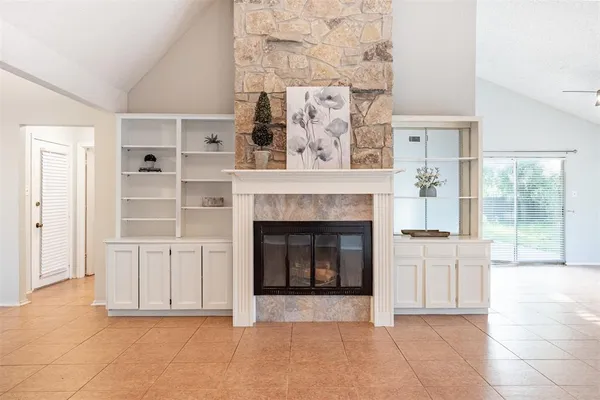 $400,000 | 1102 St Croix Court, Arlington, TX 76012