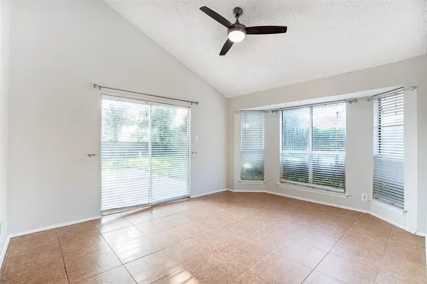 $400,000 | 1102 St Croix Court, Arlington, TX 76012