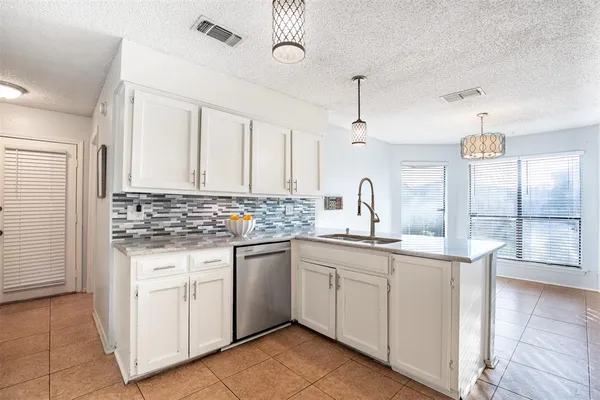 $400,000 | 1102 St Croix Court, Arlington, TX 76012
