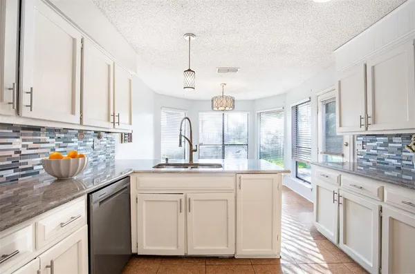$400,000 | 1102 St Croix Court, Arlington, TX 76012