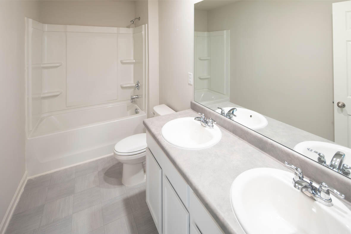 6159 Whitewater Drive North Augusta, SC 29841 - Photo 21 of 28 Upstairs Hall Bath #1