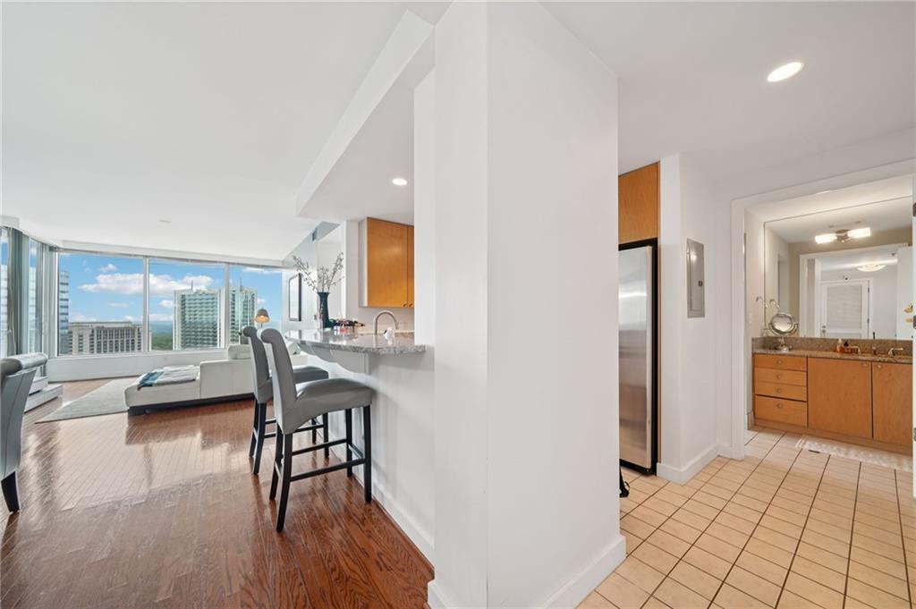 3338 Peachtree Road Northeast, Unit 3006 Atlanta, GA 30326 - Photo 7 of 35 a view of a livingroom with furniture and a table