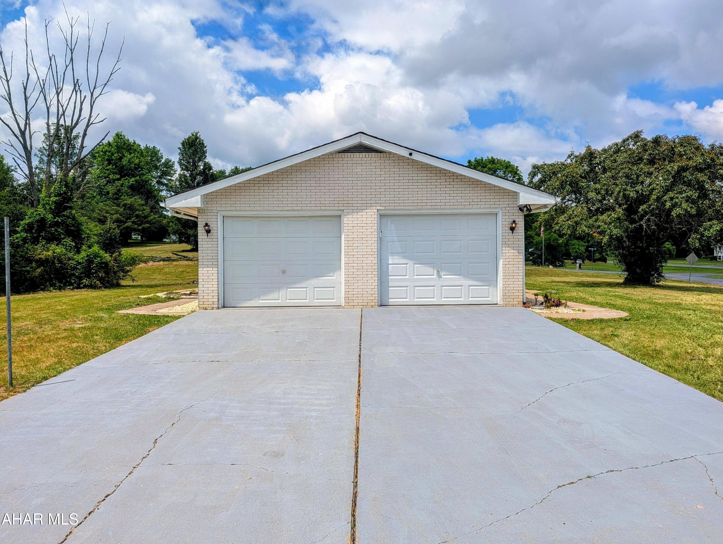 110 Sycamore Road Fishertown, PA 15539 - Photo 8 of 59