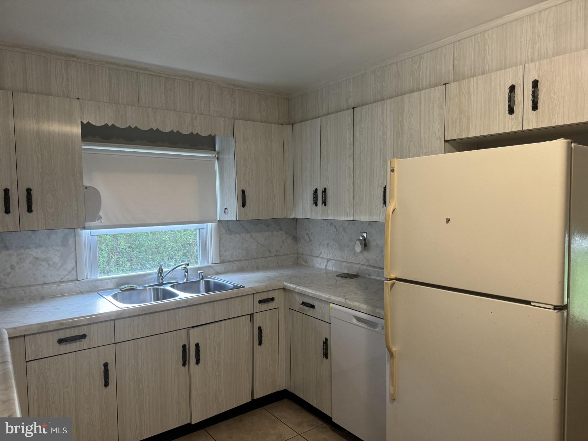 508 Warren Road Cockeysville, MD 21030 - Photo 5 of 19 kitchen