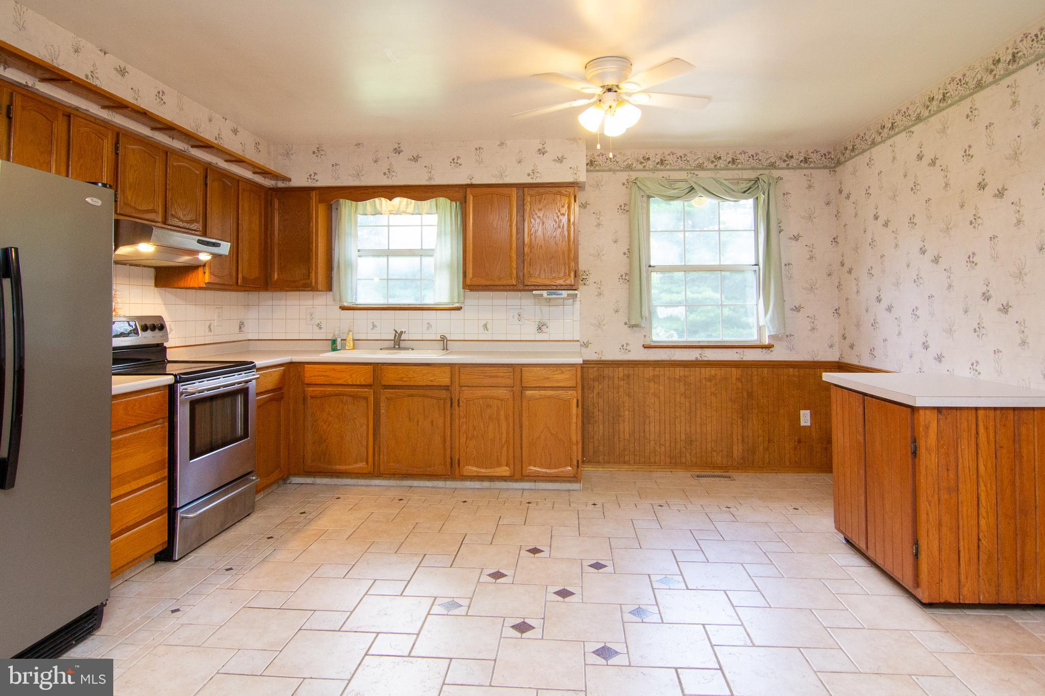 561 Hook Road Westminster, MD 21157 - Photo 5 of 30 Ceramic Tile