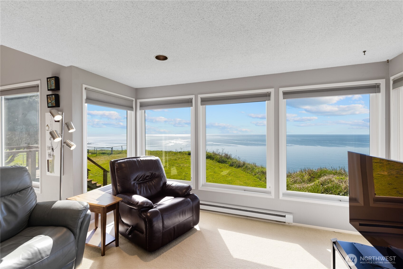 2143 West Beach Road Oak Harbor, WA 98277 - Photo 3 of 40