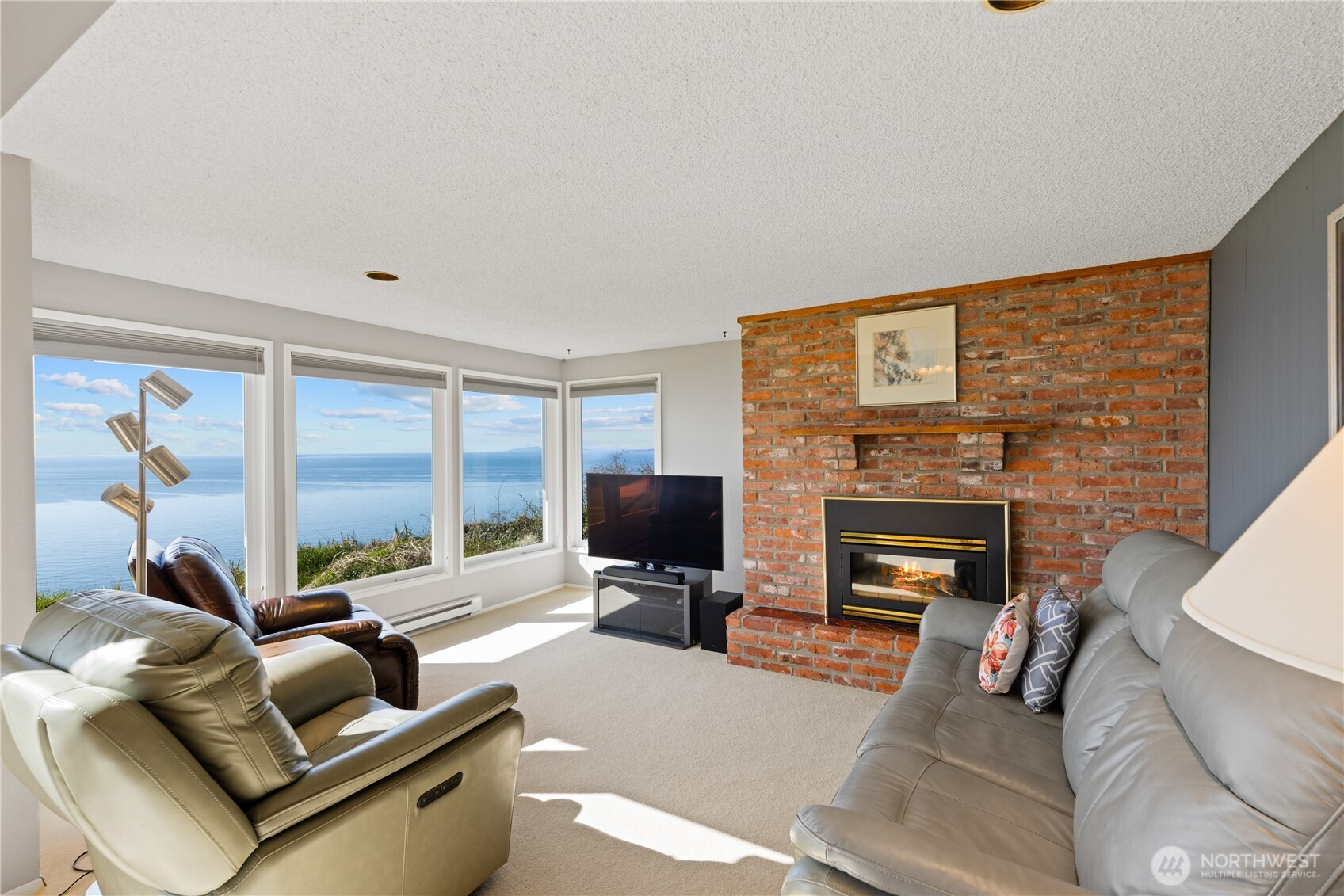 2143 West Beach Road Oak Harbor, WA 98277 - Photo 4 of 40