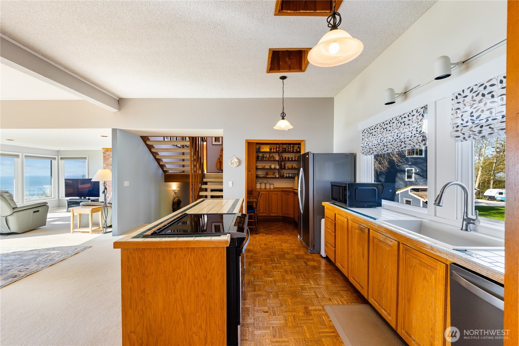 2143 West Beach Road Oak Harbor, WA 98277 - Photo 8 of 40