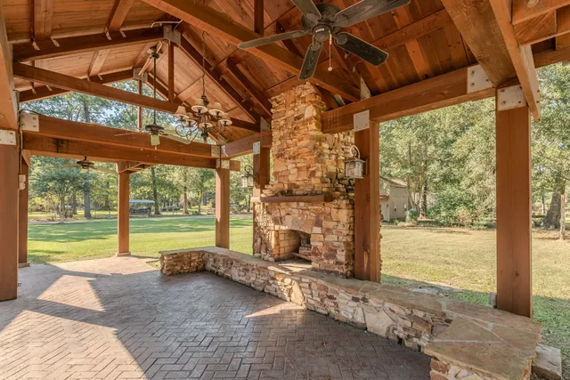 a view of a house with entertaining space