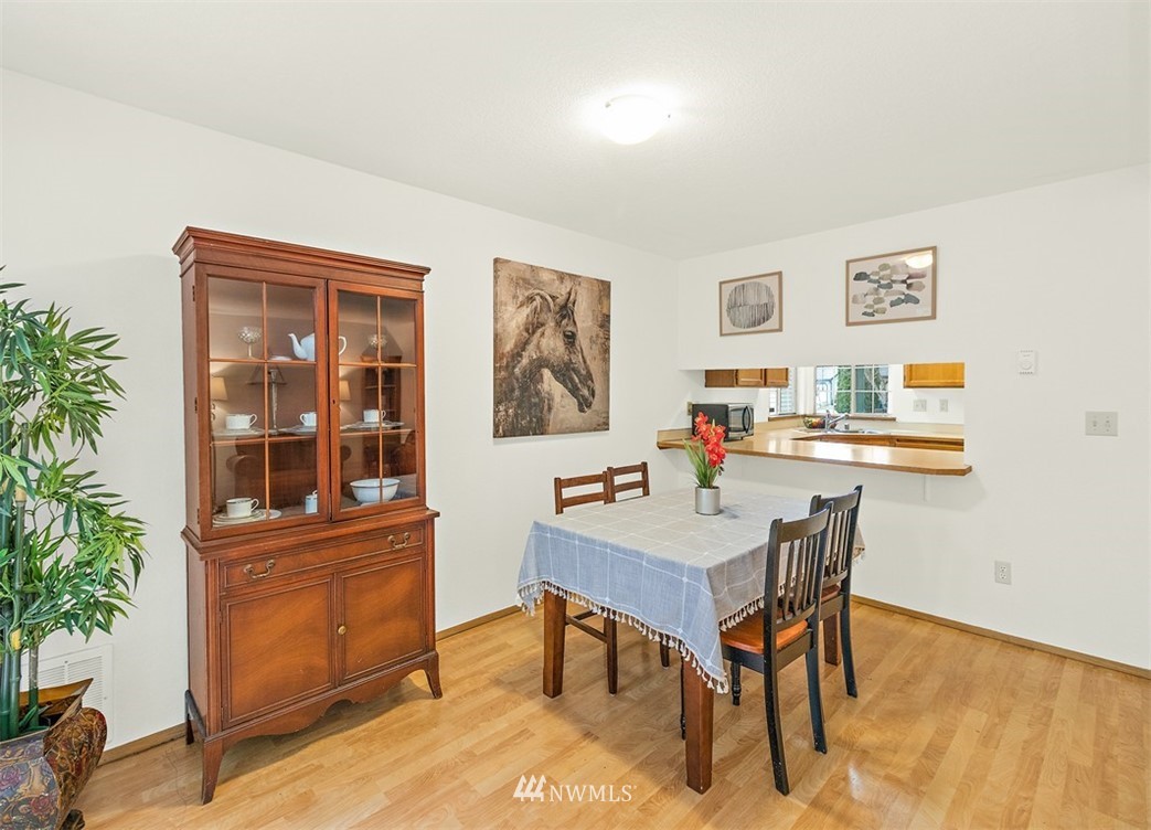 2122 186th Place Southeast Bothell, WA 98012 - Photo 15 of 25 a workspace with furniture and window