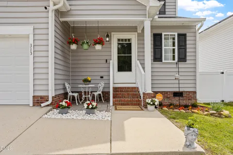 $325,000 | 313 Pittsboro Street, Fuquay-Varina, NC 27526