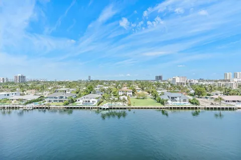 $560,000 | 2017 South Ocean Drive, Unit 910, Hallandale Beach, FL 33009