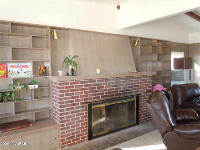 801 Clark Road Wapato, WA 98951 - Photo 19 of 28 a stove top oven sitting inside of a kitchen