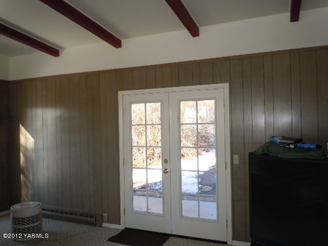 801 Clark Road Wapato, WA 98951 - Photo 21 of 28 a view of an entryway