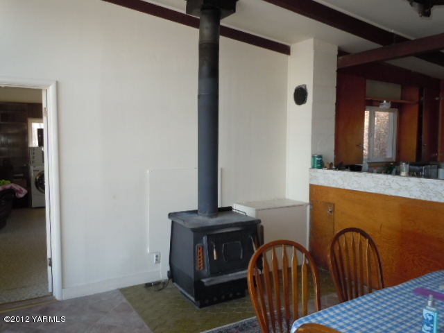 801 Clark Road Wapato, WA 98951 - Photo 24 of 28 a view of a kitchen from the hallway