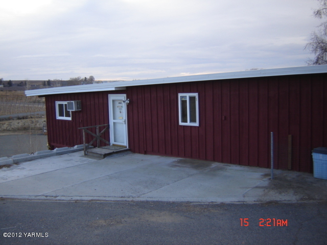801 Clark Road Wapato, WA 98951 - Photo 4 of 28