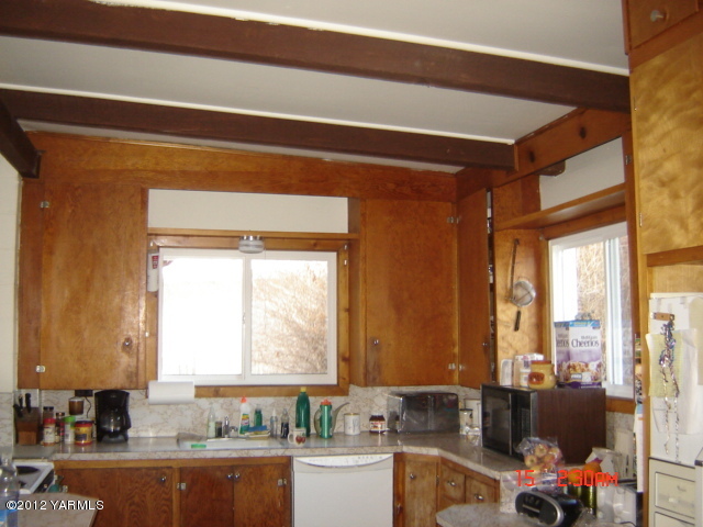 801 Clark Road Wapato, WA 98951 - Photo 7 of 28 a kitchen with a window a sink and cabinets