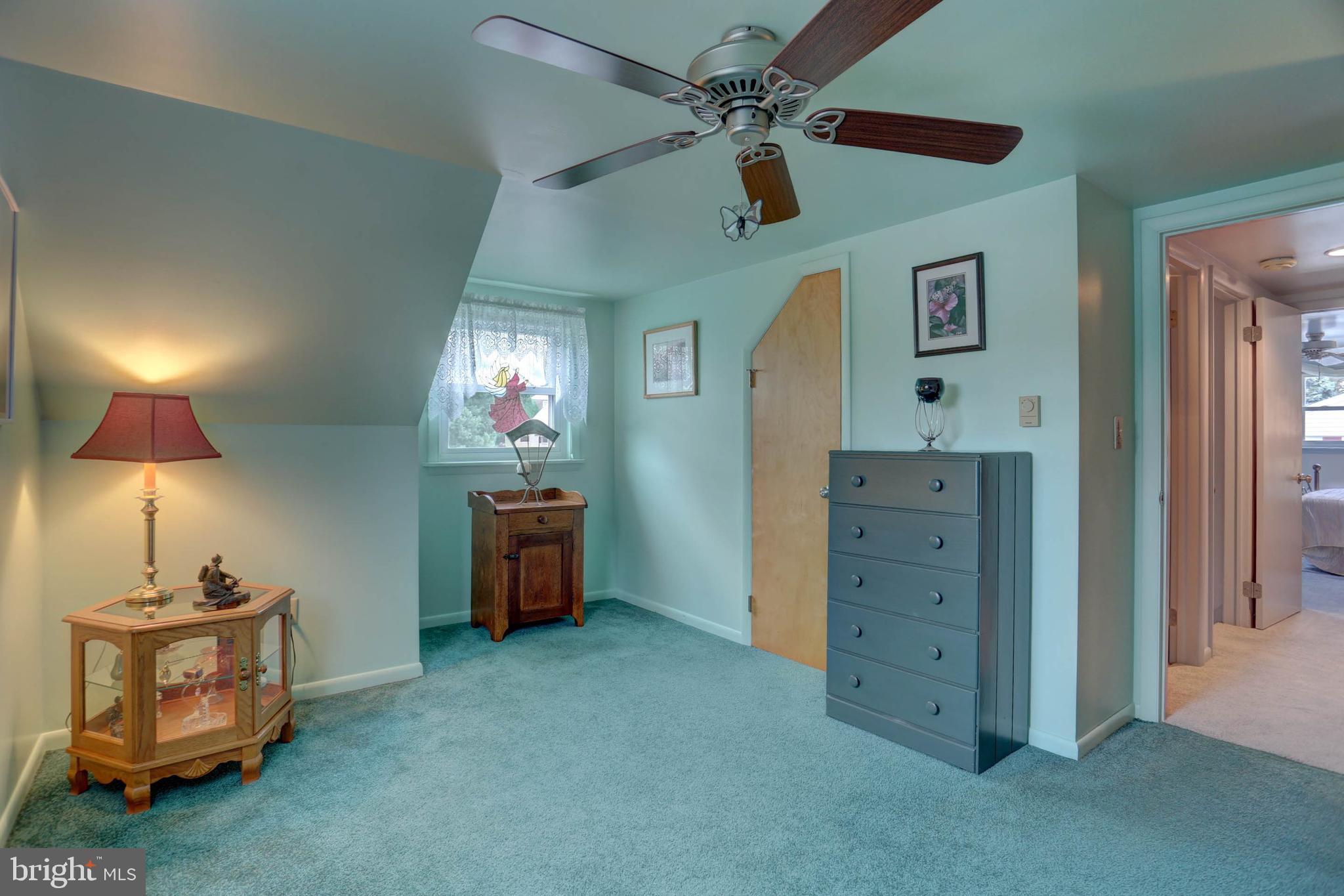 977 Hampden Road Elizabethtown, PA 17022 - Photo 15 of 25 a room with furniture and a chandelier fan