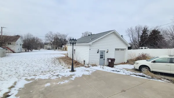 $189,000 | 707 Douglas Avenue, Ashton, IL 61006