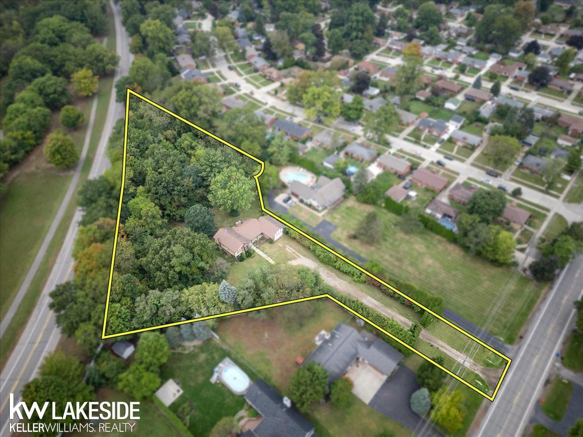 9047 Farmington Road Livonia, MI 48150 - Photo 37 of 54 50157253-20a1be8d-a989-4a4c-a8fa-3ddfc9640deb.JPG