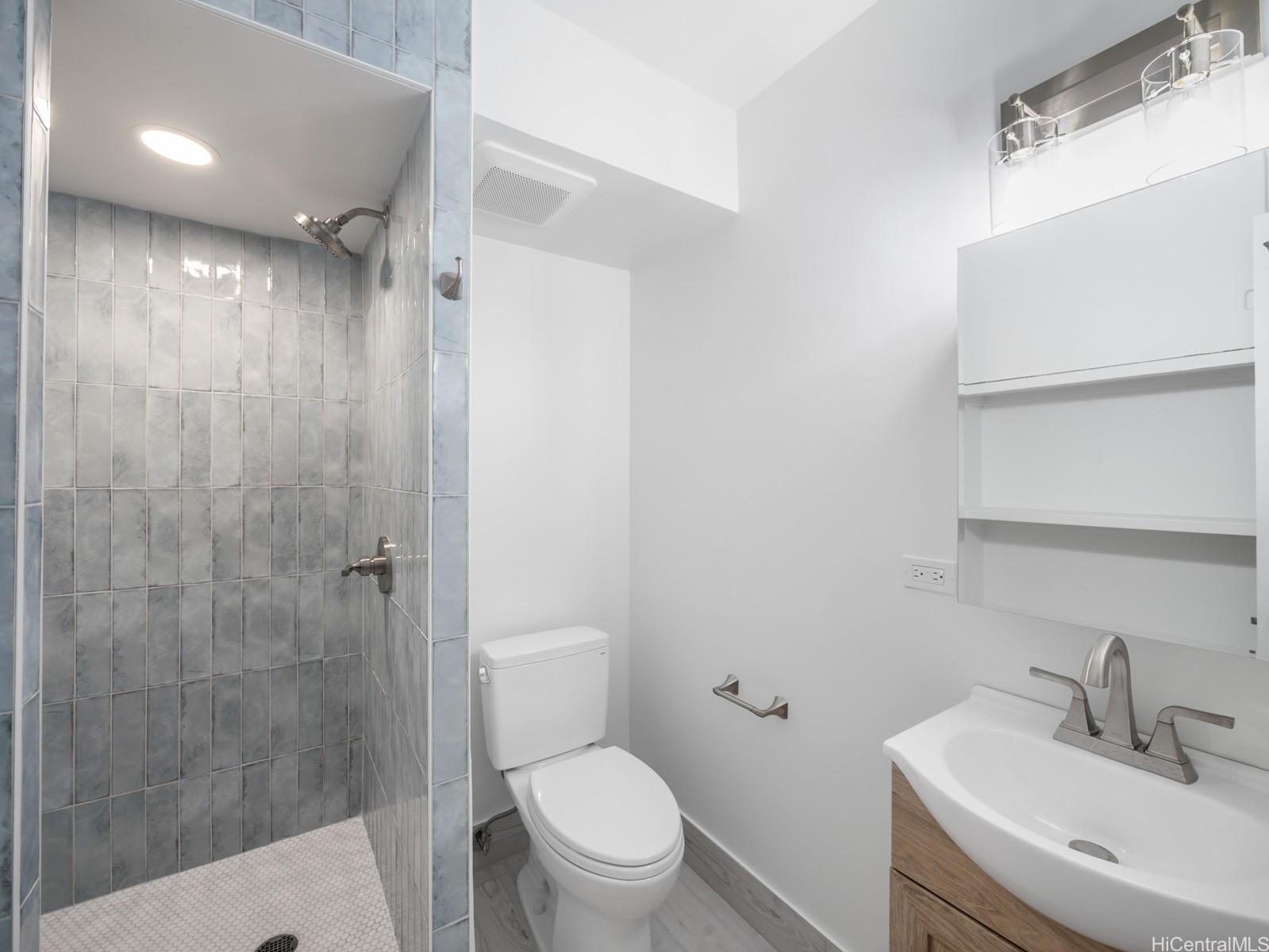 45-342 Lilipuna Road, Unit 204 Kaneohe, HI 96744 - Photo 6 of 25 a bathroom with a sink toilet and shower