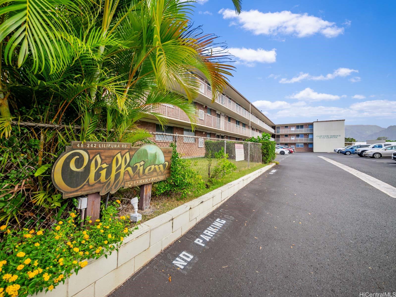 45-342 Lilipuna Road, Unit 204 Kaneohe, HI 96744 - Photo 7 of 25 a sign that is on the side of the road