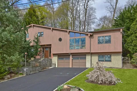 $1,169,000 | 38 Stonewall Circle, White Plains, NY 10607