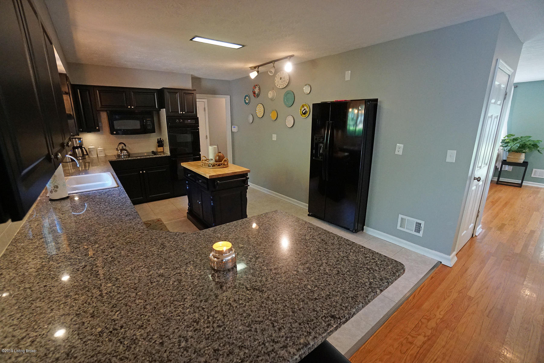 1601 Whippoorwill Road Louisville, KY 40213 - Photo 15 of 56 12
