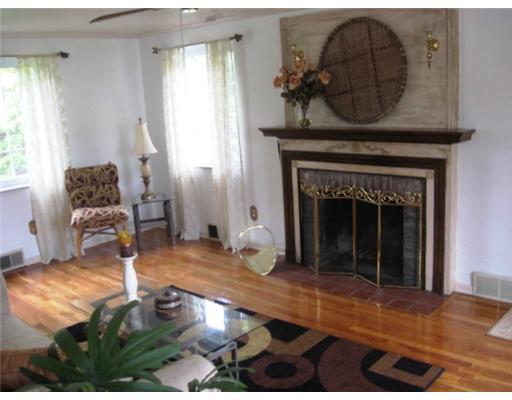 1500 Riverside Drive Verona, PA 15147 - Photo 8 of 13 Living Room.
