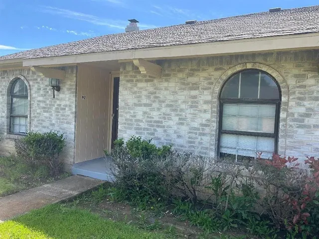 $2,250 | 92 East Mountain Creek Drive, Unit 20, Grand Prairie, TX 75052