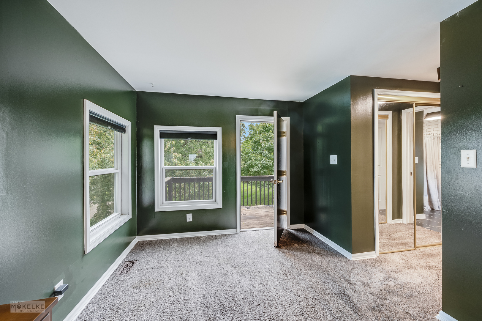 3494 Howlett Road Paw Paw, IL 61353 - Photo 19 of 47 an empty room with windows and entrance