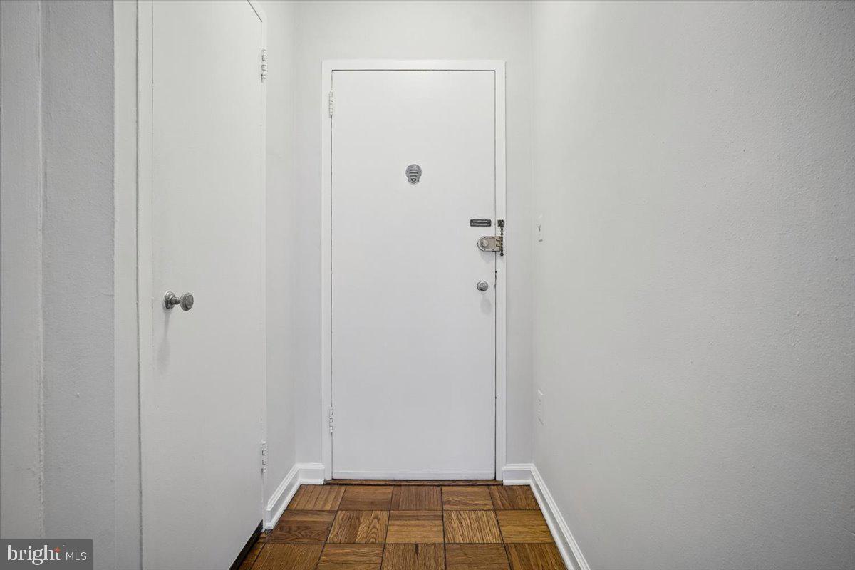 1 Scott Circle Northwest, Unit 818 Washington, DC 20036 - Photo 3 of 22