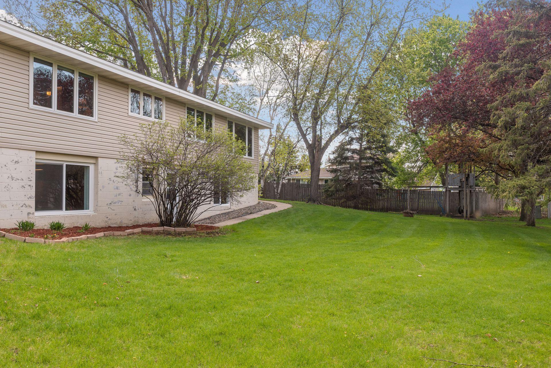 10048 Nord Road Bloomington, MN 55437 - Photo 37 of 45 Gallery Image 37