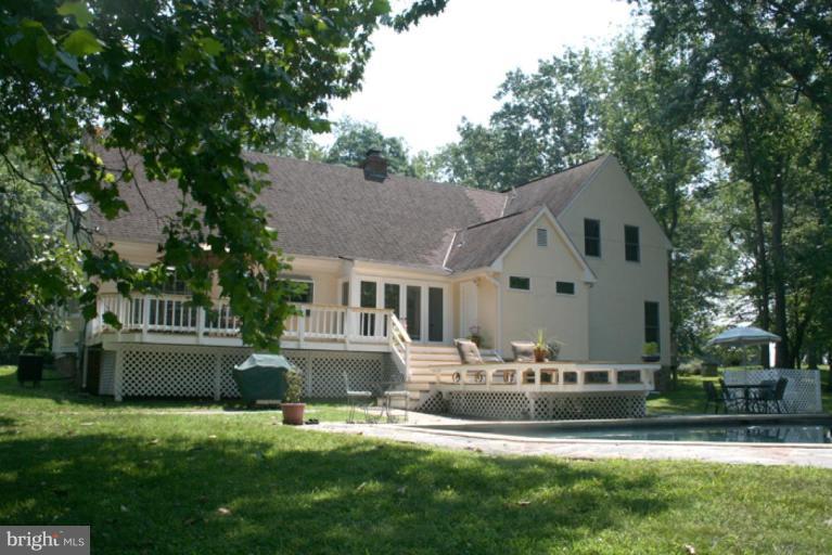 23031 St Louis Road Middleburg, VA 20117 - Photo 2 of 14 Exterior (Rear)