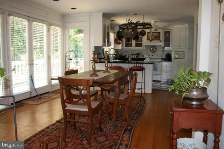 23031 St Louis Road Middleburg, VA 20117 - Photo 8 of 14 Breakfast Area