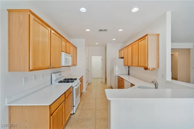 $2,000 | 7922 North Crested Starling Court, North Las Vegas, NV 89084