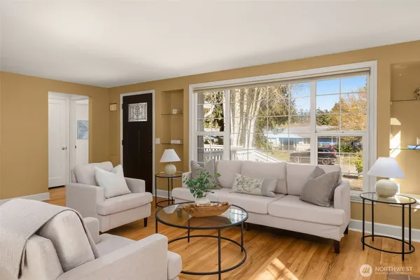 $999,000 | 13703 Palatine Avenue North, Seattle, WA 98133