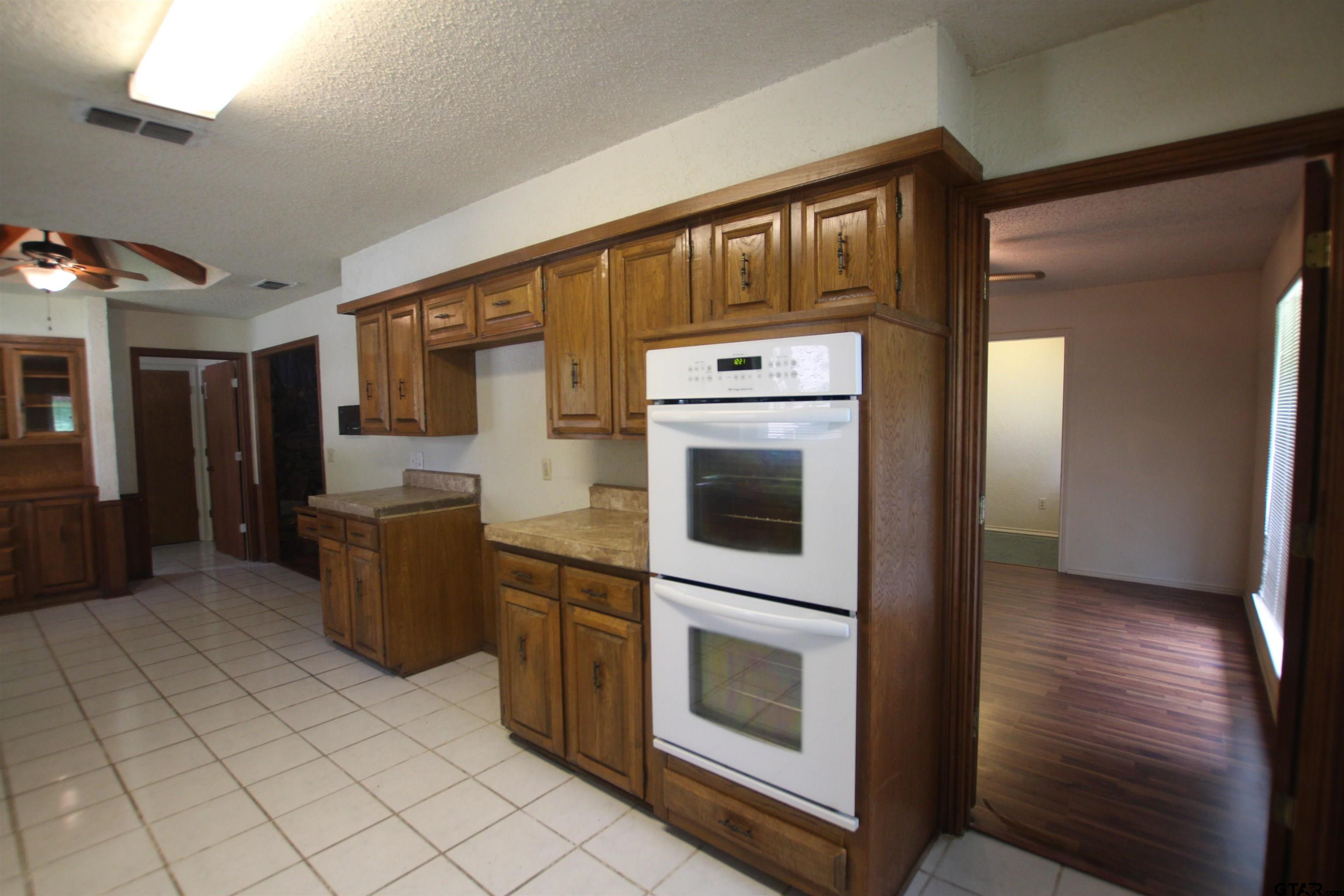 4210 Heather Lane Tyler, TX 75703 - Photo 7 of 27 a utility room with dryer and washer