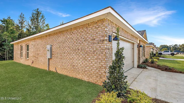 $229,900 | 5013 Fox Glen Drive, Jackson, MS 39212