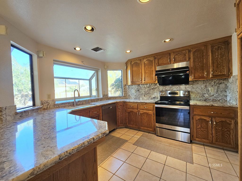 308 West Cielo Avenue Ridgecrest, CA 93555 - Photo 12 of 43