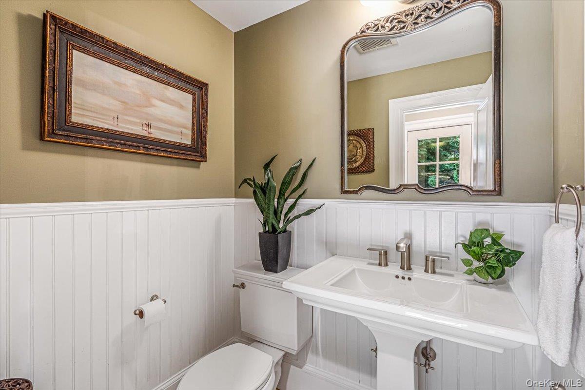 39 Cherry Lane Syosset, NY 11791 - Photo 18 of 43