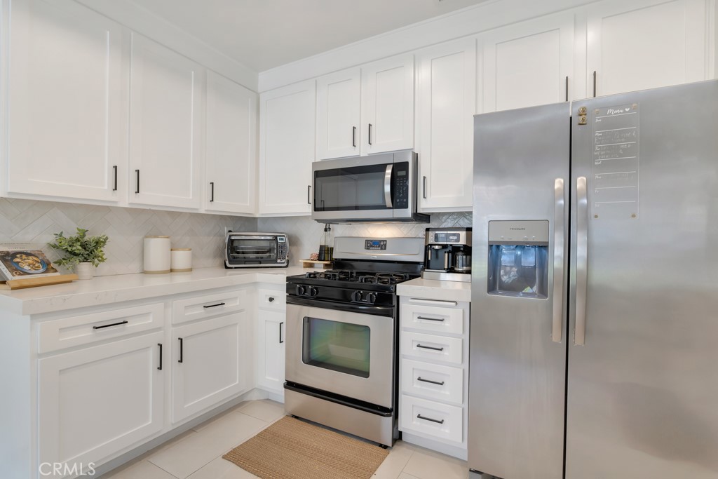 272 Fieldstone Way, Unit A Simi Valley, CA 93065 - Photo 11 of 35
