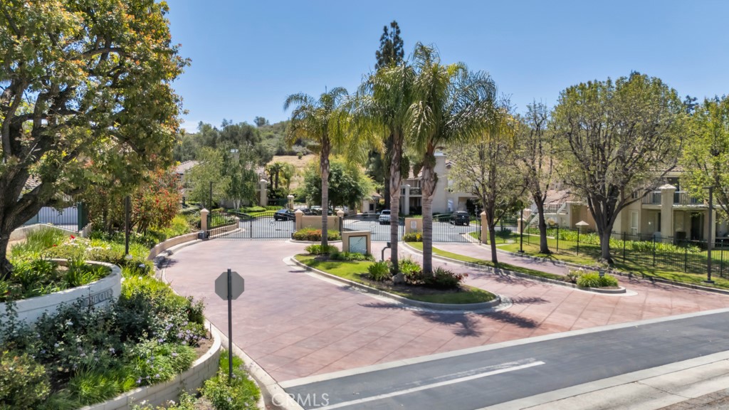 272 Fieldstone Way, Unit A Simi Valley, CA 93065 - Photo 26 of 35