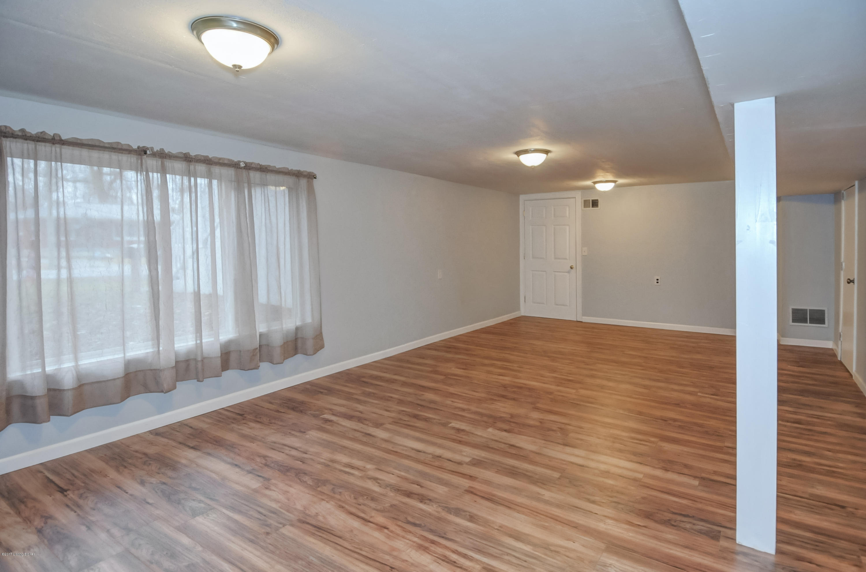 7914 Bluebonnet Road Louisville, KY 40258 - Photo 22 of 33 7419BluebonnetRd-22