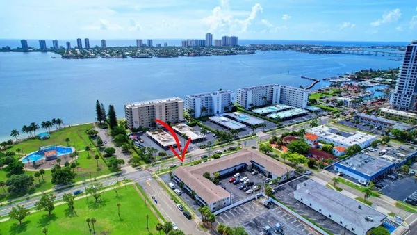 $1,850 | 510 Lake Shore Drive, Unit 20, Lake Park, FL 33403