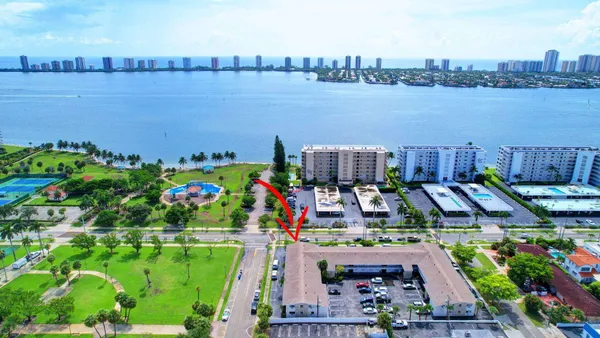 $1,850 | 510 Lake Shore Drive, Unit 20, Lake Park, FL 33403