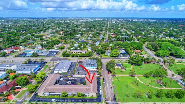$1,850 | 510 Lake Shore Drive, Unit 20, Lake Park, FL 33403